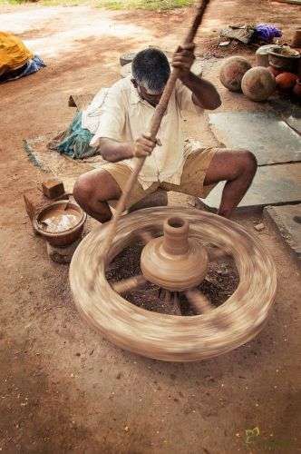 Clay Rice Pot with Strainer Plate - Image 5
