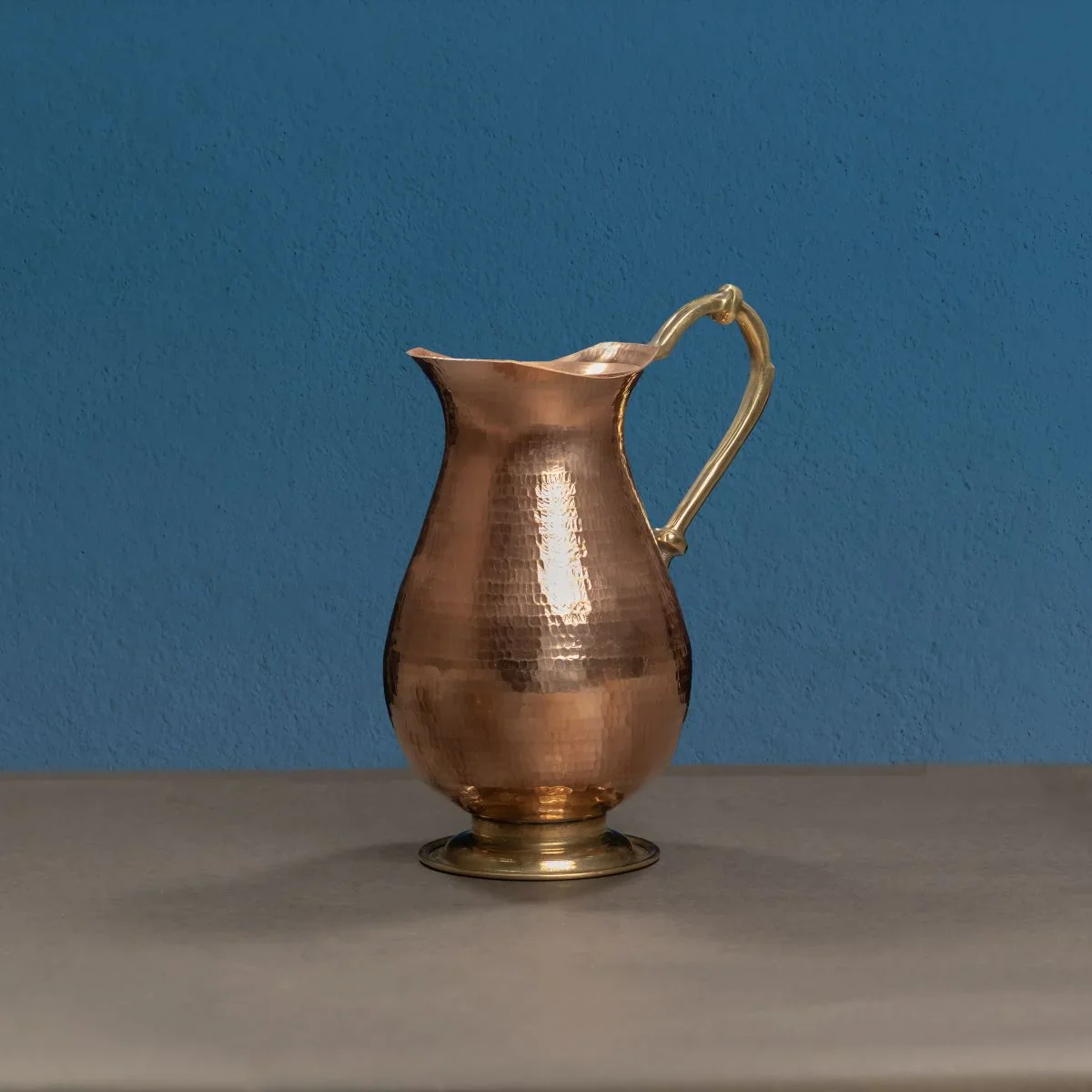 Copper Water Curved Jug: Traditional Design with 4 Glasses - Image 3