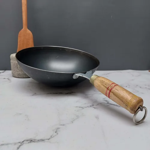 Pure Iron Wok With Wooden Handle - Image 4