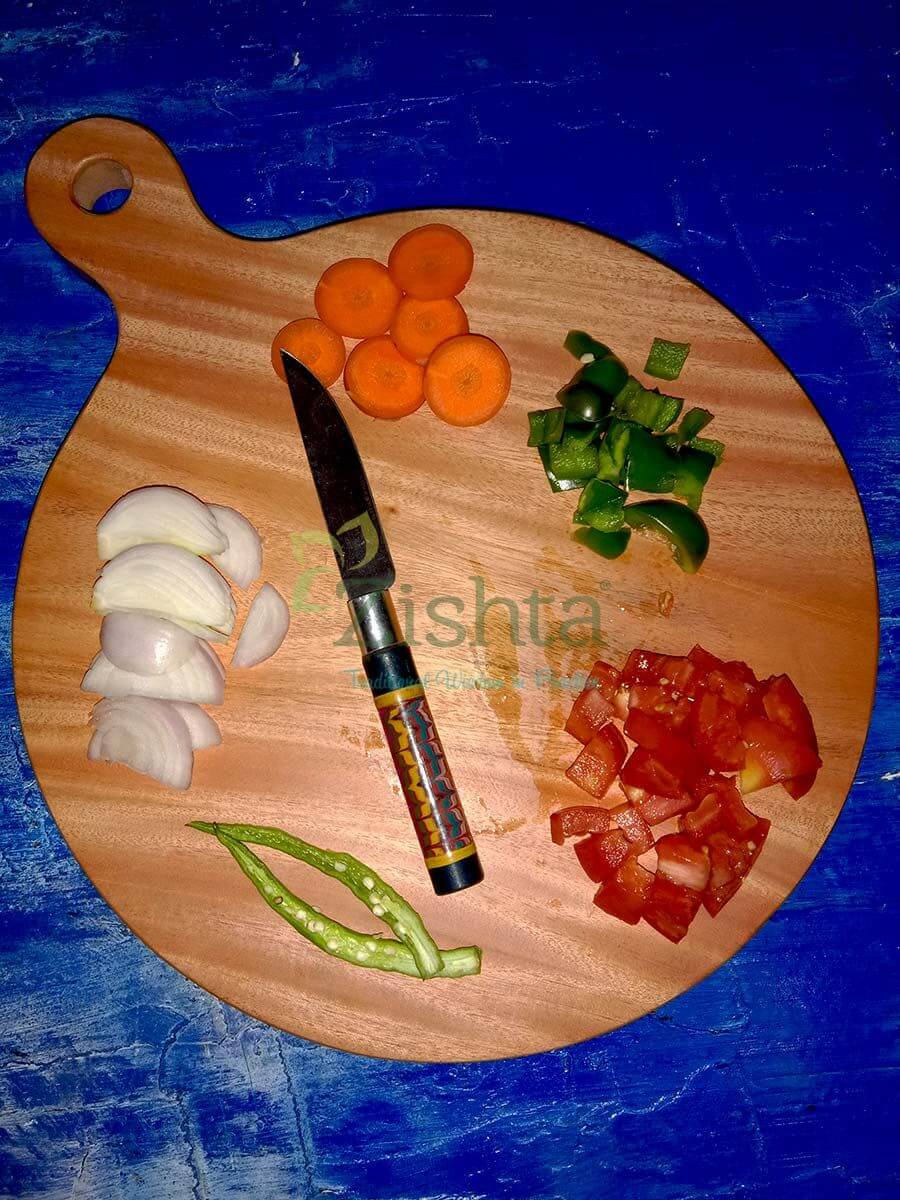Round Neem Wood Chopping Board - Image 2